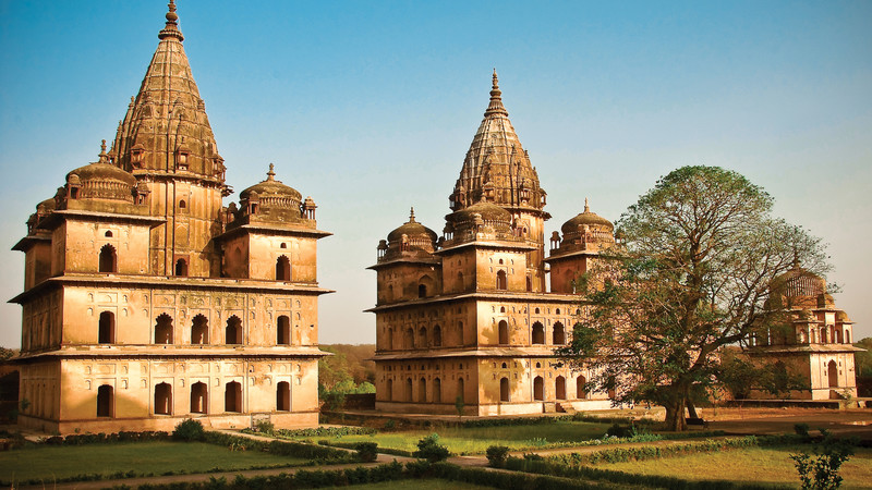 Visit the stunning Chaturbhuj Temple in Orchha