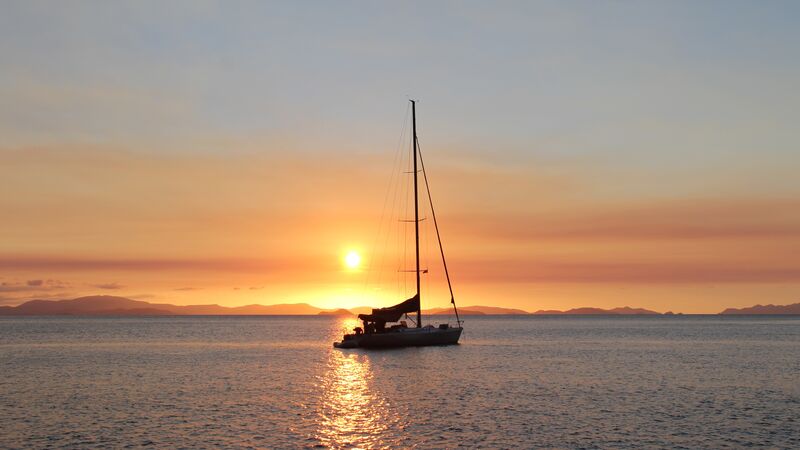 Sunset behind a sailing boat in the Whitsundays