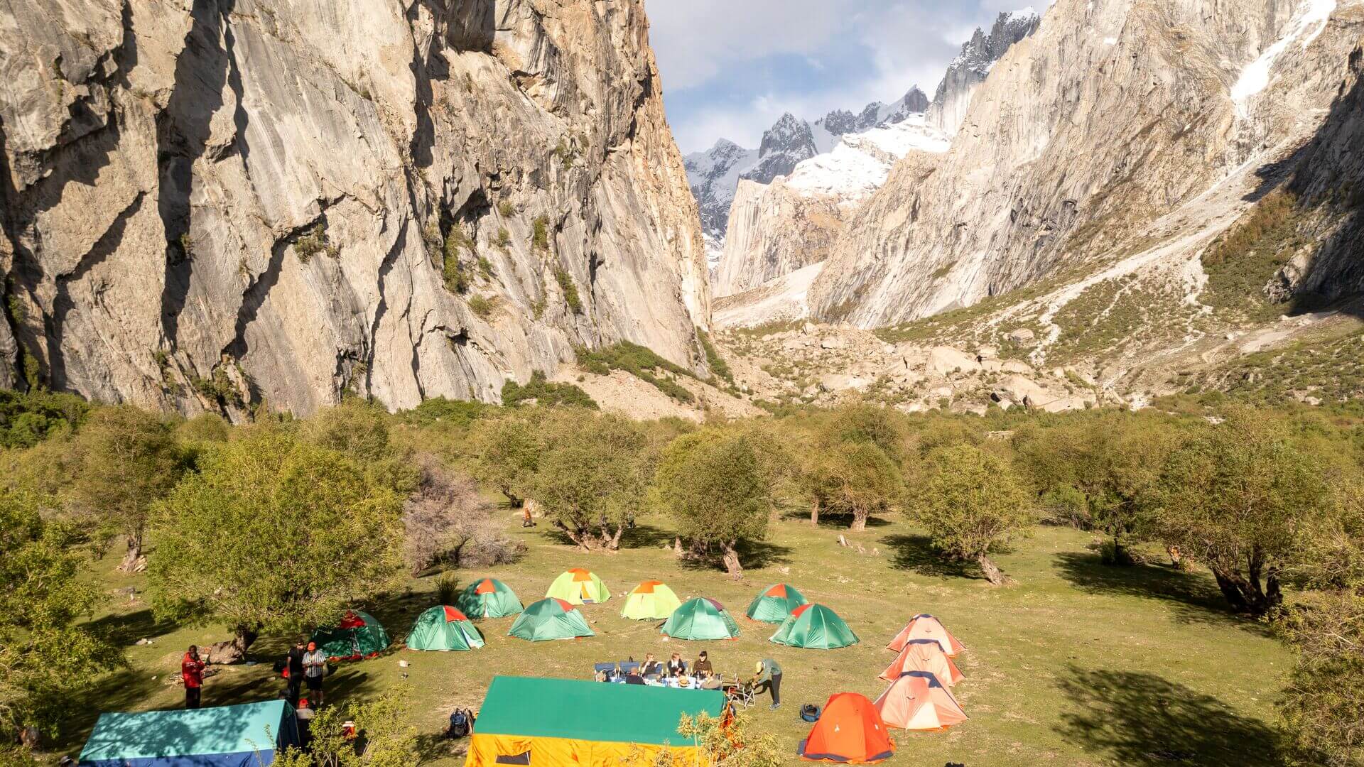 Tents at Mingulo Broq campsite, Nangma Valley, Pakistan