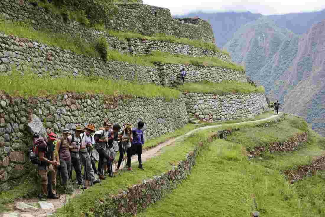 Travellers at Winayhuayna on the Inca Trail