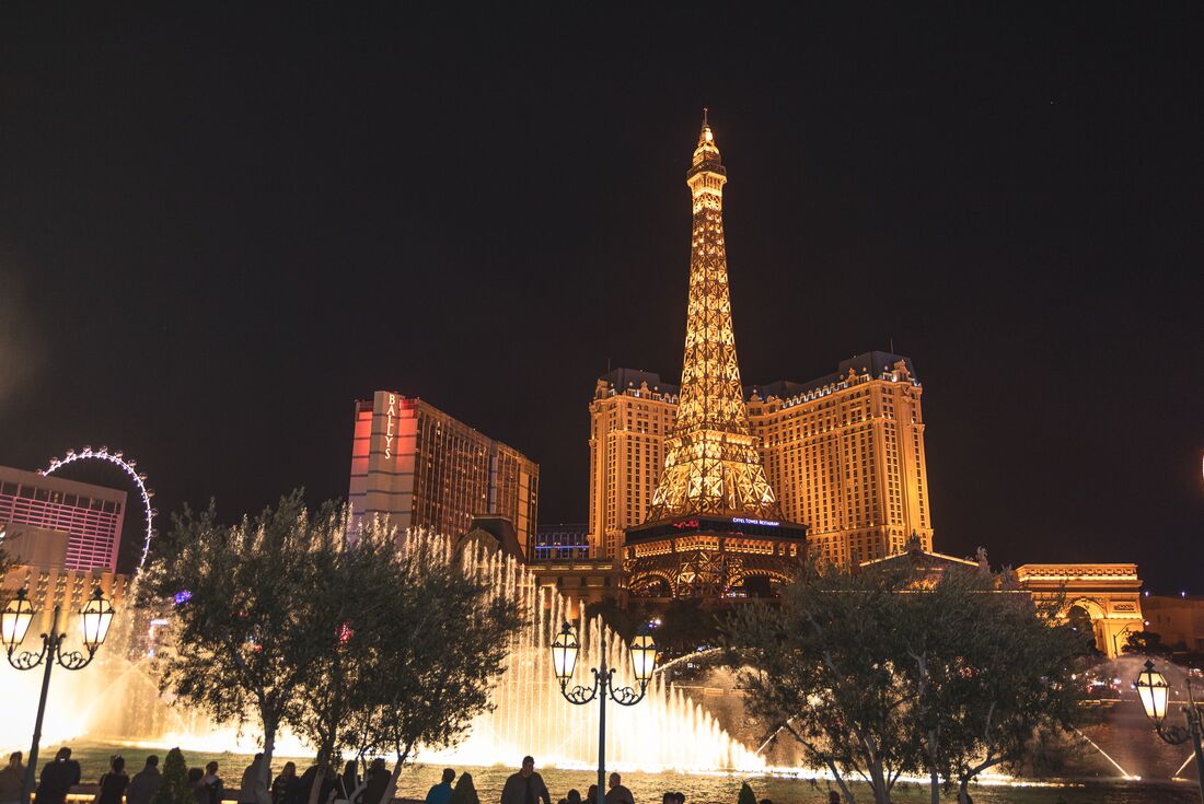 Free Hotel Review: Paris Las Vegas - TravelUpdate