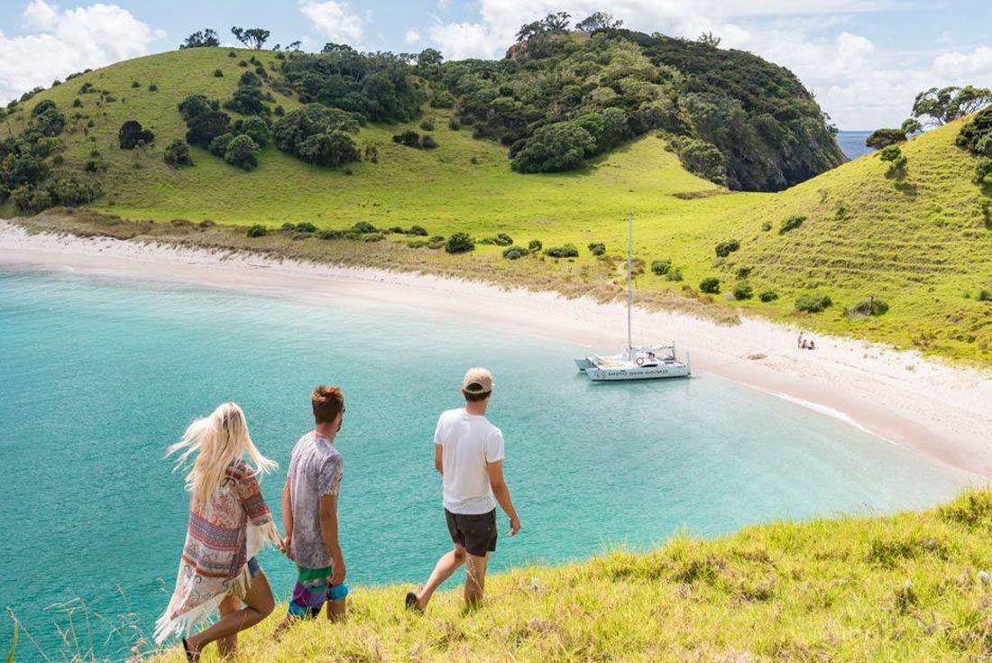 Travel　Intrepid　Bay　New　Islands　UK　Zealand's　of